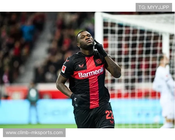 博尼法斯展现强大身体对抗能力，赛场表现引关注