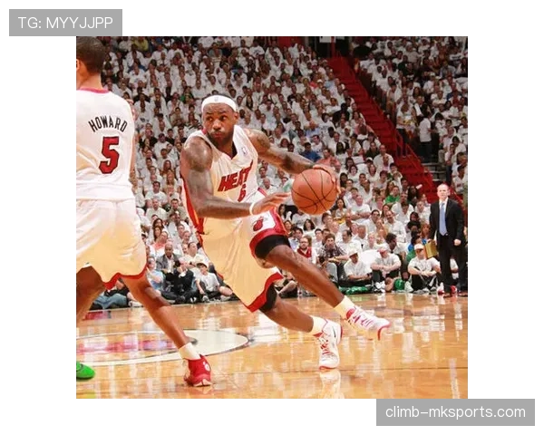 席尔瓦防守端表现抢眼 成功撑起球队防线 席尔瓦防守端表现抢眼 成功撑起球队防线