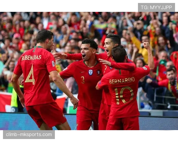 葡萄牙国家队成功晋级小组第一，展现团队默契与强大实力分析