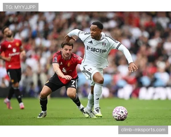 曼联成绩回暖背景下问题积聚，赛季稳定性面临考验，关键战表现受关注