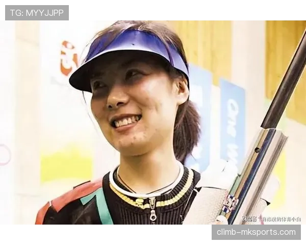 杜丽训练完顺手给自己煎了块牛排，这自律我真学不来